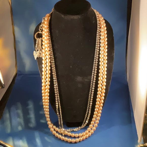 Vintage pearl and rhinestone necklace with charms at closure - Picture 2 of 11